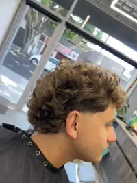 Miniatura video galería barbería Att' Barber Style 6