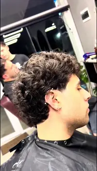 Miniatura video galería barbería Att' Barber Style 9